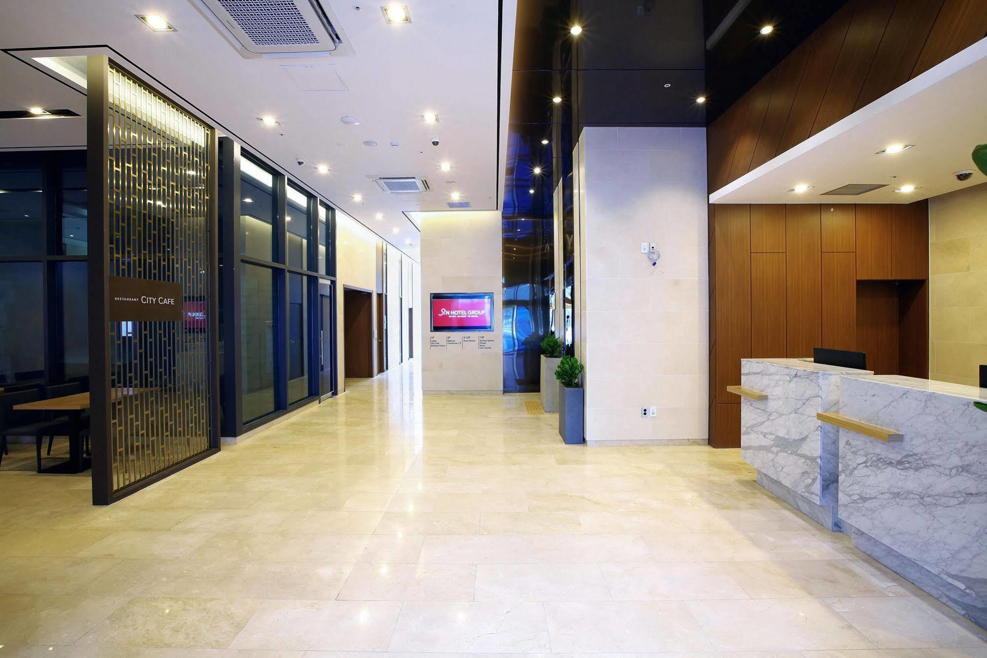 On City Hotel Cshonan Kültér fotó