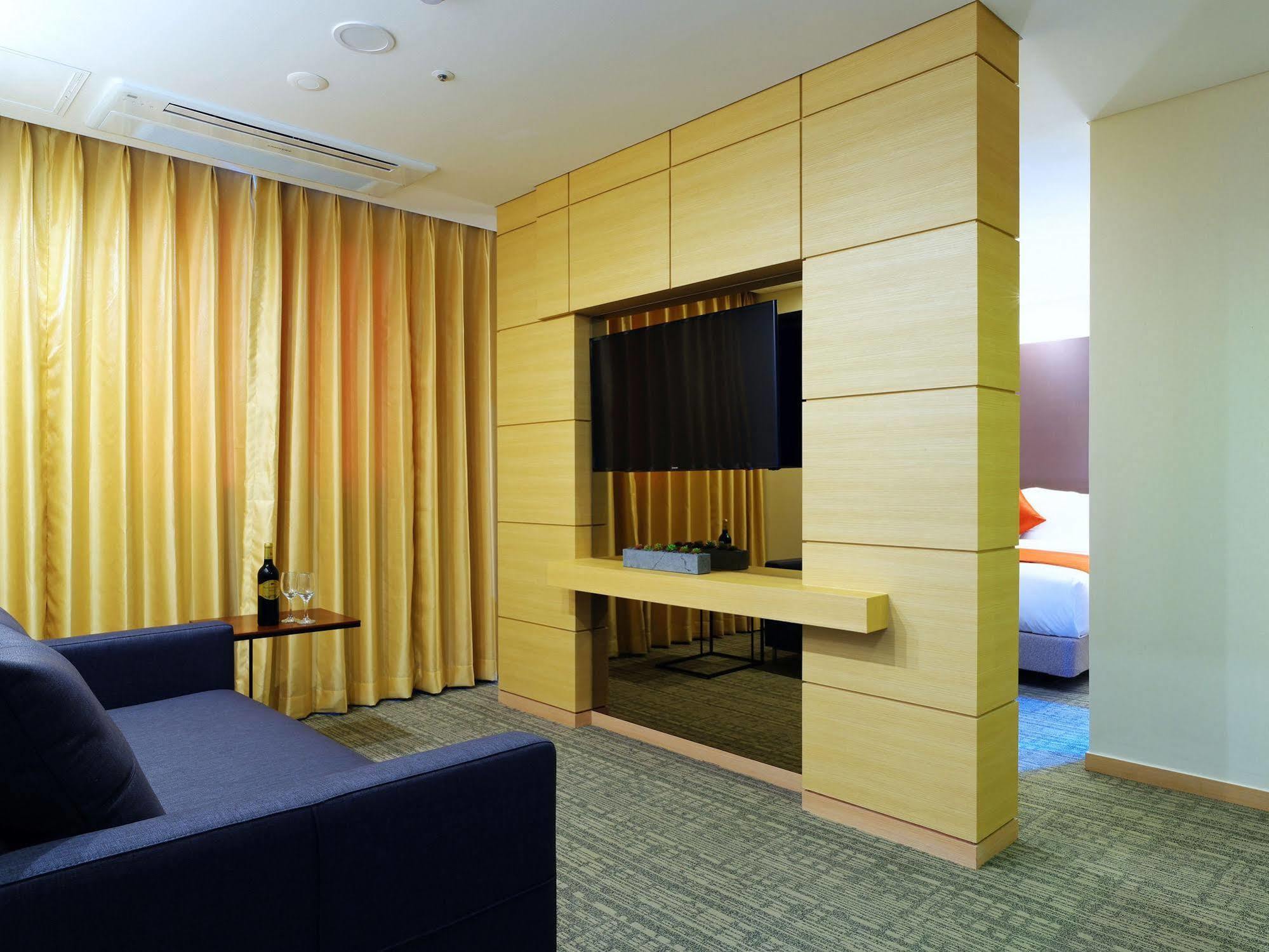 On City Hotel Cshonan Kültér fotó